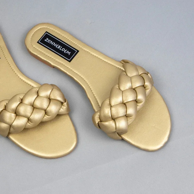 New 2025 Women Flat Outside Slippers Clearance Sale Trendy Weaving Leisure Ladies Beach Shoes Summer Soft Sole Unique Slides