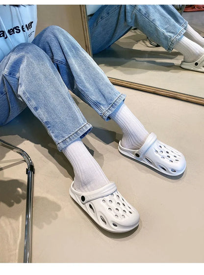 Fashion Women Slippers New Summer Slippers Outdoor Beach Slippers Classic Soft Men Garden Slippers Home Men Clogs Slippers