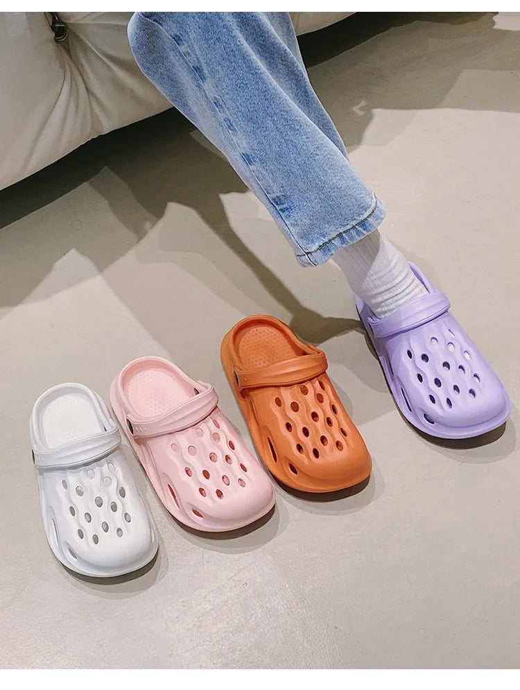 Fashion Women Slippers New Summer Slippers Outdoor Beach Slippers Classic Soft Men Garden Slippers Home Men Clogs Slippers