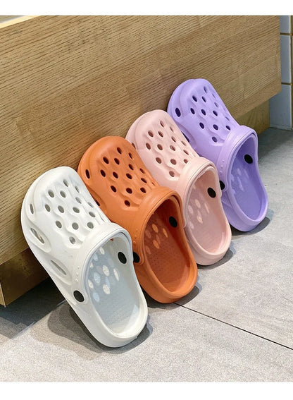 Fashion Women Slippers New Summer Slippers Outdoor Beach Slippers Classic Soft Men Garden Slippers Home Men Clogs Slippers