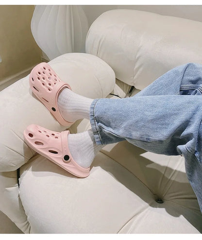 Fashion Women Slippers New Summer Slippers Outdoor Beach Slippers Classic Soft Men Garden Slippers Home Men Clogs Slippers