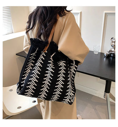 Handbag Woman Bag Design Simple Niche Travel  Beach Tote Bag Tassel Letter Embroidery Fashion Large Capacity Shoulder Bags 2022