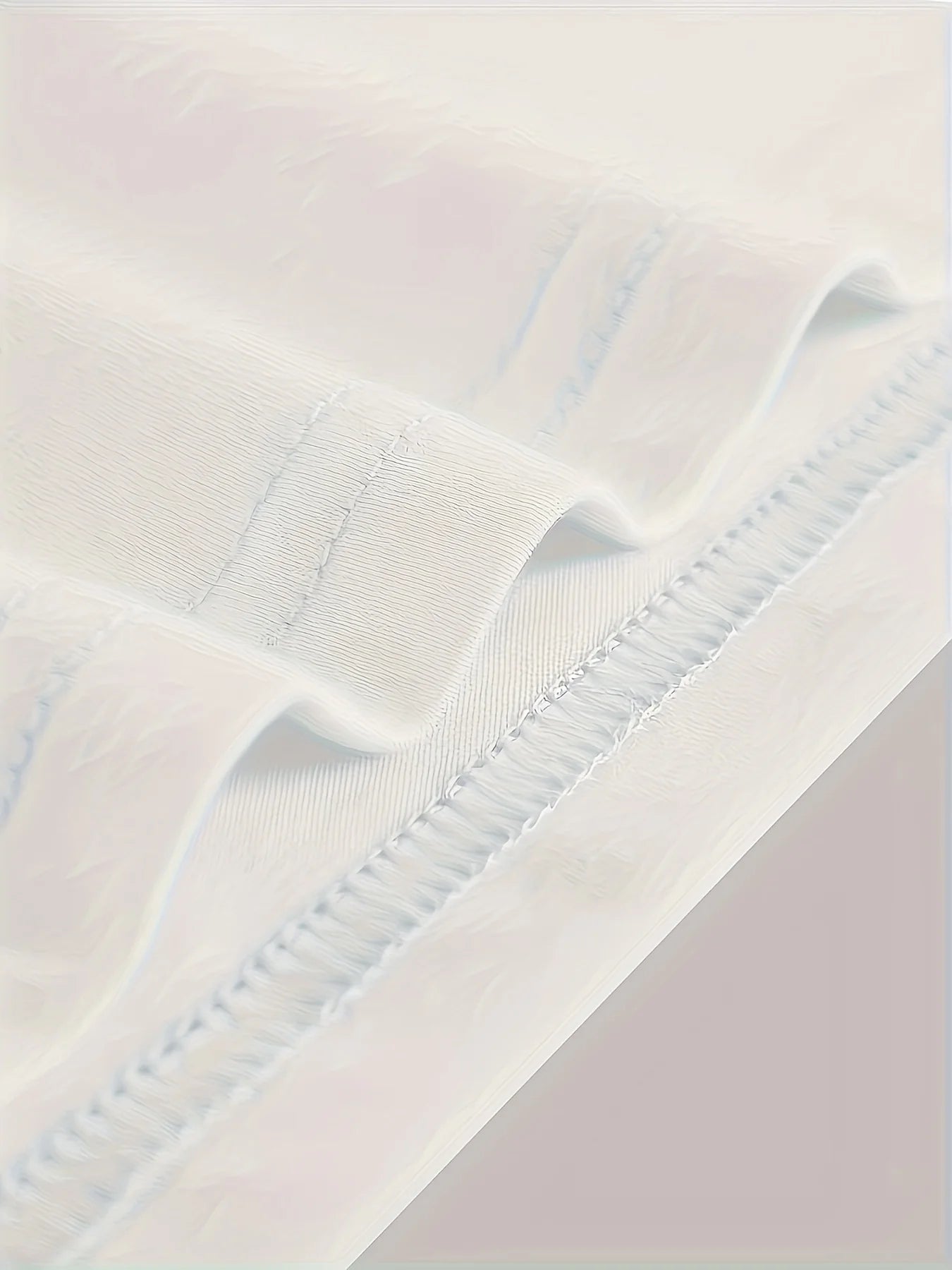 The 2025 summer new men's suit features a casual and fashionable T-shirt with a letter print pattern, short sleeves and shorts,