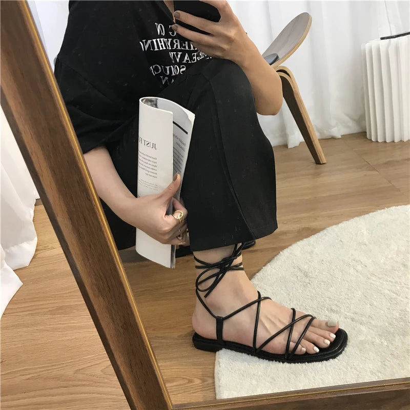 Summer Slippers Women Sandals Narrow Vintage Square Toe Flat Cross Strap Thong Sandals V Shape Design Shoes Women Plus Size43
