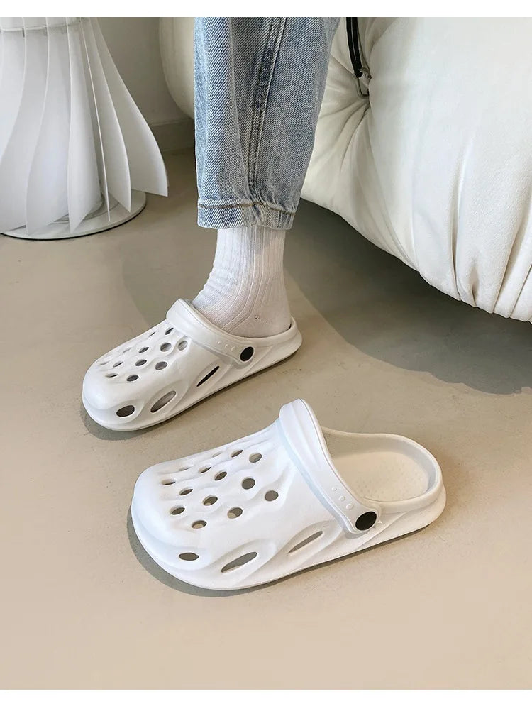 Fashion Women Slippers New Summer Slippers Outdoor Beach Slippers Classic Soft Men Garden Slippers Home Men Clogs Slippers