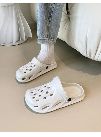 Fashion Women Slippers New Summer Slippers Outdoor Beach Slippers Classic Soft Men Garden Slippers Home Men Clogs Slippers