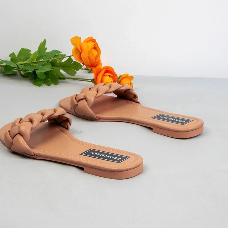 New 2025 Women Flat Outside Slippers Clearance Sale Trendy Weaving Leisure Ladies Beach Shoes Summer Soft Sole Unique Slides